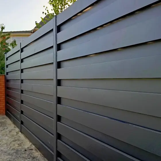 Забор ранчо шахматкой из планкена ОСНОВА 9005 МАТТЕ Черный матовый